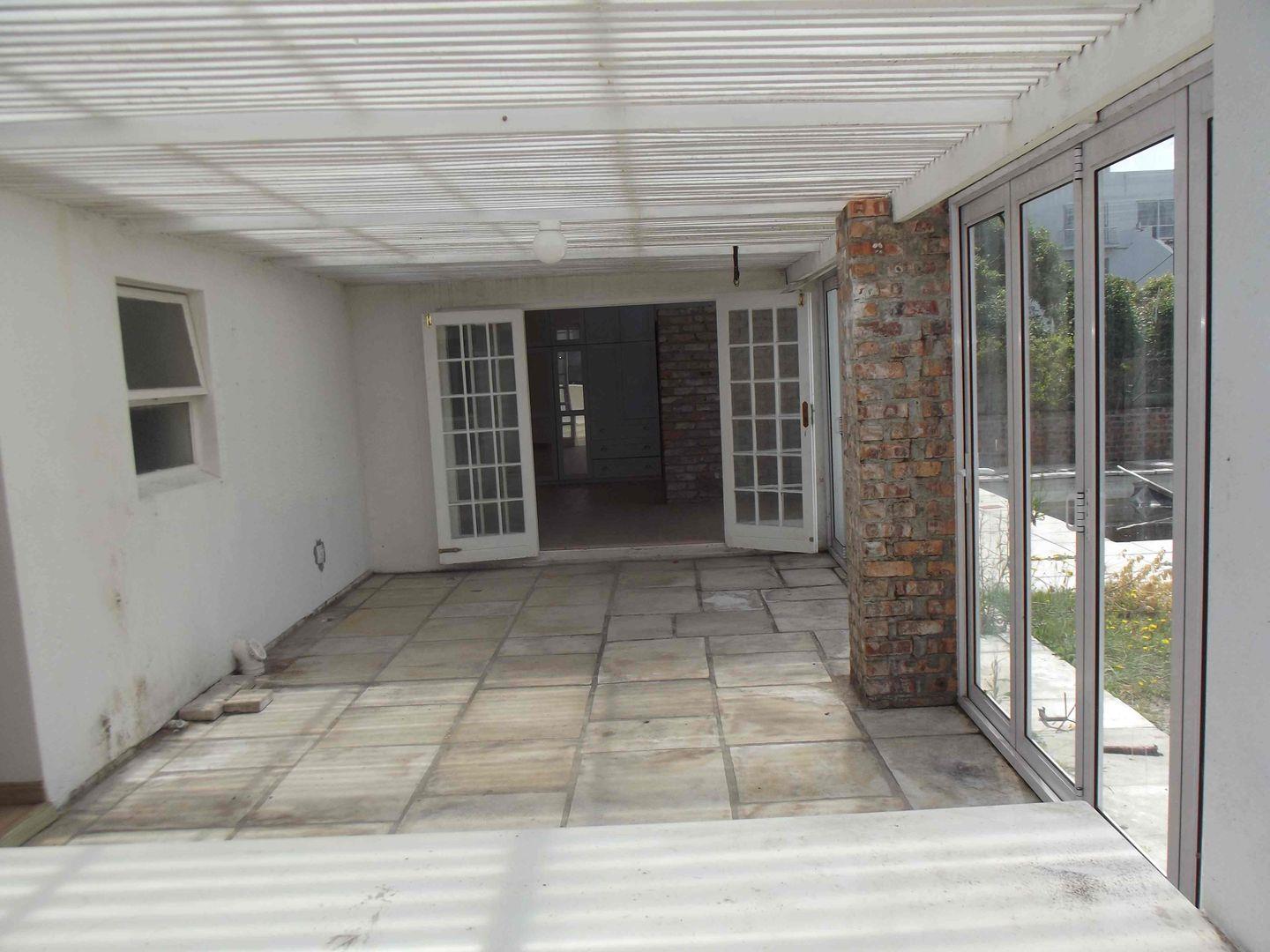 3 Bedroom Property for Sale in Bloubergrant Western Cape